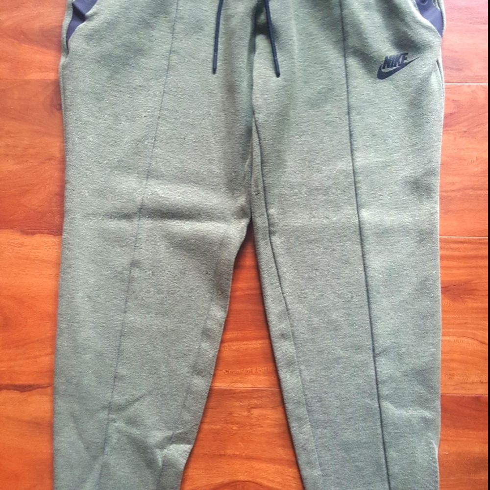 Nike women's joggers - Picture 2 of 9